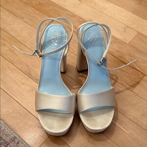 Vince Camuto Bridal Platforms Size 39